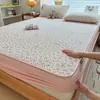 Sábana bajera acolchada impermeable de gasa estilo nuevo para cama grande, juego individual de sábana bajera acolchada bordada, universal para todas las estaciones