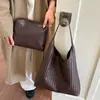 Bolso tejido de alta gama, estilo retro para el día a día, bolso tote de gran capacidad, versátil, textura de alta calidad, con carácter, bolso grande de un solo hombro