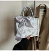 Bolsa Sense de Alta Qualidade Pequena Crowdsourcing Feminina 2025 Outono e Inverno Nova Moda Bolsa de Ombro Feminina Moda Ins Versátil Bolsa de Mão