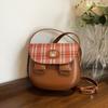Bolso de sillín vintage para mujer 2026 Nuevo trend de otoño Bolso cruzado tipo gorro Bolso de teléfono a cuadros