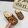 Novedad Otoño/Invierno 2026 Pantuflas Caseras para Niños Felpa Plus Calientes Estilo Birkenstock Suela Suave Sin Cierre Fondo Plano Pantuflas de Algodón