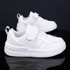 Zapatos Blancos para Niños 2026 Estilo Nuevo Superficie de Cuero Impermeables Niños Medianos y Grandes Zapatos de Lona Blancos de Caña Baja Zapatos Deportivos para Niños y Niñas