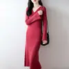 Vestido de punto de lana pura para mujer, nuevo otoño e invierno, cuello en V, manga acampanada, ajustado, bodycon, vestido suéter de longitud media
