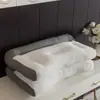 Novo Núcleo de Travesseiro Antibacteriano com Proteção para o Pescoço, Lavável e Lavável à Máquina, Não Deforma, Auxilia o Sono, Adequado para Dormitórios e Uso Doméstico de Adultos