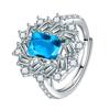 Anillo de Diamante Rectangular Verde Azul Tesoro de Color Vivo Mano Rápida Agitar Voz Apertura Giratoria Escalera Irregular Diamante Cuadrado Zircón