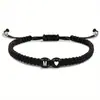 26 letras del alfabeto inglés cuerda tejida a mano ajustable cuentas plateadas acrílico fondo negro letra redonda blanca pulsera de amor