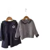Conjunto de Duas Peças de Vestido Xadrez de Outono para Meninas com Cardigã de Tricô com Renda e Vestido com Gola Xadrez Conjunto 18005