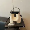 Bolso de Hombro Cruzado de Gran Capacidad, Bolso Cubo, Moda de Verano 2026, Tejido de Nicho, Nuevo, Moderno, Versátil