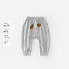 Pantalones de algodón holgados con estampado de dibujos animados para bebé y puños elásticos, adecuados para primavera y otoño, para usar en interiores y exteriores