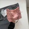 Bolsa de Ombro com Laço da Moda Feminina 2025 Popular Plissada com Corrente Transversal Versátil Têxtil Coreana Bolsa Saco