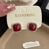 Aretes Cuadrados de Pedrería Borgoña, Exquisitos y Compactos, Aretes Versátiles con un Toque de Lujo, Estilo Vintage, Diseño de Nicho