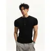Camiseta de verano para hombre, manga corta, cuello Henry negro, ajuste muscular con puños cónicos, estilo chico rudo, manga corta estilo old money americano
