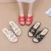 2026 Modelo Nuevo Al Por Mayor Moda Estilo Mamá Sin Cordones Para Mujer Exterior Antideslizante Suela Gruesa Suela Suave Sandalias de Cuña de Moda