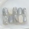 Conjunto personalizado de 30 unhas postiças usáveis em cinza-azulado fosco com folha de madrepérola e design vintage em relevo 3D