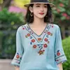 Nuevo Estilo de Verano Top de Algodón de Gama Alta con Cuello en V para Mujer, Lujo Ligero con Tacto Premium, Camiseta Bordada Intensamente con Mangas de Tres Cuartos
