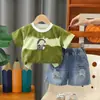 Conjunto de Verano para Niños 2026 Modelo Nuevo Conjunto Delgado de Verano para Bebés y Niños con Mangas Cortas de Rayas Anchas y Auriculares Conjunto de Dos Piezas Venta al por Mayor