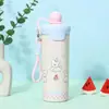 Taza Flotante de Dibujos Animados Popular para Estudiantes, Taza Portátil para Exteriores con Popote y Asa, Taza Aislada de Acero Inoxidable 316, Disponible para Venta al por Mayor
