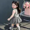 Conjunto para Meninas 2026 Verão Novo Estilo Top Colete com Laço Infantil Conjunto de Duas Peças Saia Xadrez Estilosa para Bebê