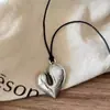 Estilo Ins Coreano Corrente de Suéter com Corda Preta Longa de Puxar Coração Corrente de Suéter Simples Versátil Sensação de Alto Padrão Colar com Pingente em Forma de Coração Feminino