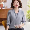 Suéter de Punto con Cuello en V Otoñal para Mamás Jóvenes 2026 Nueva Moda Primavera-Otoño Camisa Básica de Manga Larga para Mujeres de Mediana Edad y Mayores