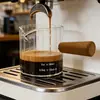 Xícara de Espresso Transparente com Cabo de Madeira, Boca em V, Acessório para Café Bar, Copo Medidor com Escala, Jarrinha para Espumar Leite, Copo com Bico