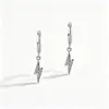 Aretes de nicho de rayo con incrustaciones de diamantes, aretes de diseño moderno, aretes personalizados para combinar con todo, joyería para orejas de moda europea y americana para hombres y mujeres