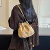 Bolsa de la suerte con cordón de otoño 2026 transfronteriza para mujer, bolso de hombro versátil, bandolera personalizada, bolso tipo cubo de gamuza