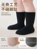 Calcetines para bebé con agarres antideslizantes sin costuras, calcetines de caña media de color liso para niños, calcetines para recién nacido hechos de algodón de fibra larga