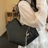Bolsa Tote Grande de Gran Capacidad para Viajes de Primavera 2026 para Mujer, Bolso de Hombro Casual Elegante y Atractivo para Estudiantes