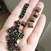 Tachinhas Kimberly Hexagonais Liga de Zinco Tachinhas Geométricas Retrô Tachinhas Triângulo Estilo Punk para Bolsa DIY
