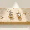 Pendientes de botón de flor y perla versátiles de moda Diseño de nicho Estilo de lujo ligero Pendientes de moda