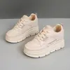 Zapatos Blancos de Tacón Oculto Personalizados W3686 para Mujer 2025 Nuevos Zapatos para Mujer Suela Suave Versátiles Suela Gruesa Venta Caliente Casual