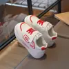 Zapatos deportivos para niñas 2026 modelo nuevo versátiles de malla transpirable tipo "dad shoes" para niños mayores con suela de llanta antideslizantes unisex