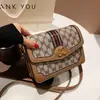 Bolso de mujer 2026 nuevo modelo, bolso cuadrado pequeño estampado retro de nicho moderno y a la moda, bolso cruzado de hombro de alta gama