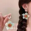 Pendientes de Flor de Resina con Flor Azul Claro y Aguja Plateada con Diamantes, Pendientes de Estilo Festivo a la Moda, Pendientes de Lujo Ligero de Alta Gama para Mujer