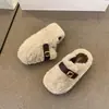 Chinelos peludos femininos, de tamanho pequeno, com sola grossa, que aumentam a altura, bico fechado, sem calcanhar, novo estilo inverno 2026, forrados com fleece, para usar ao ar livre, chinelos de algodão com plataforma