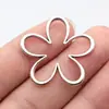 34x33mm 2.3g Multicolor DIY accesorios de comercio exterior, producto de venta caliente transfronteriza, venta al por mayor del fabricante, colgante de flor hueca
