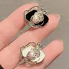 Broche de Perla de Camelia para Mujer, Broche de Nicho de Alta Gama, Ropa de Traje, Accesorios Anti-Exposición, Broche Versátil