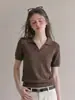 Camiseta de Manga Corta para Mujer, Color Café, Hueca, Cuello en V, Estilo Old Money, Holgada para Verano, Elegante y Versátil, Adelgazante, Ligera