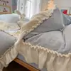 Conjunto de cama de quatro peças em veludo de leite A, estilo girlish, espessado, veludo coral, capa de edredom com renda, conjunto de três peças, inverno