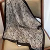 Lenço Quadrado Pequeno Estampa Zebra Retrô para Mulheres, Novo Estilo Coreano Primavera/Verão Versátil Lenço de Pescoço Profissional, Lenço de Pescoço Pequeno para Aeromoça