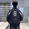 Jaqueta Casual Estilo Corrida para Meninos 2026 Novo Estilo para Crianças de Tamanho Médio e Grande Roupas de Outono Estilo Coreano Solta Impermeável Gola Alta Jaqueta Bonita