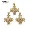 Wt-P2118 Clásico Exportación Más Vendido Forma de Cruz Latón Circonita Incrustada Texturizado Colgante Joyería DIY Producto Semi-Terminado