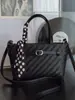 Bolsa Quadrada Pequena de Seda com Textura de Alto Padrão, Moda de Nicho, para Mulheres, Novo Estilo Outono/Inverno 2025, Bolsa Transversal Simples Retro