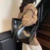 Bolsa tote de gran capacidad, nuevo modelo 2026, con un tacto sofisticado y lujoso, hecha de cuero suave, una bolsa de hombro grande adecuada para el trabajo y los desplazamientos, y puede albergar un portátil