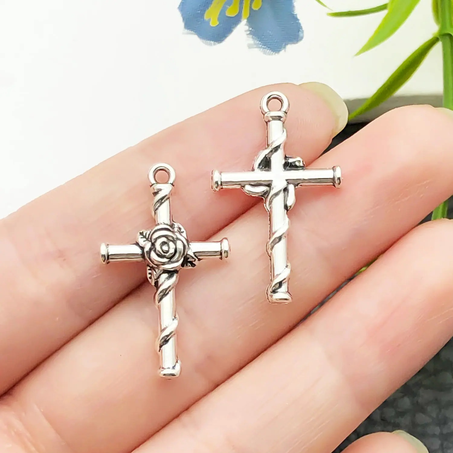 16921-W-古银锌合金玫瑰花十字架15x26-1.2g