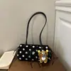 Elegante y exquisito bolso de hombro y bolso de mano con lunares grandes, de la nueva colección otoño 2026, un artículo de nicho, de alta calidad, moderno y versátil.