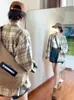 Camisa de Cuadros Estilo Retro de Hong Kong Diseño Femenino Nicho Cuello Polo Manga Larga Camisa Holgada Delgada 5126#
