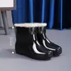 Botas de lluvia impermeables, engrosadas y antideslizantes de corte bajo con forro de felpa y suelas gruesas; botas largas impermeables; botas de lluvia de caña alta, antideslizantes, con punta de acero; resistente al desgaste