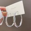 Pendientes de aro grandes de estilo europeo y americano exagerado para mujer, pendientes de aro de plata minimalistas de alta gama, mismo estilo que usan las chicas populares, venta al por mayor